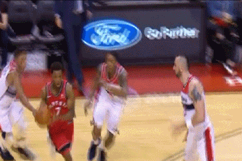 德罗赞空切单手劈扣