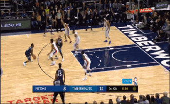 唐斯空切双手暴扣