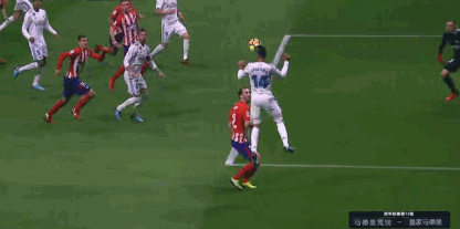 拉莫斯被踢瞬间