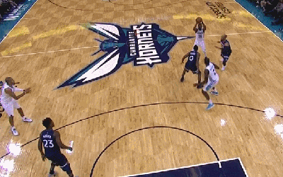 黄蜂三角进攻“魔兽”空接暴扣