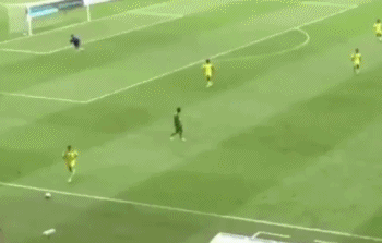 小伙脚法不错,明天去对面报道吧