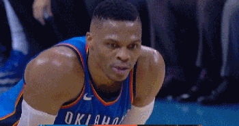 两人均拍手挑衅对方