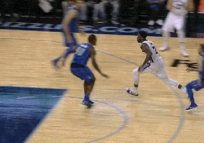 格林的这记补扣并没能帮助球队取胜