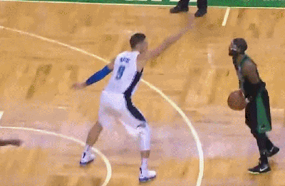 欧文中路突袭闪电上篮