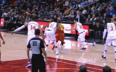 科林斯隔人单手摁进篮筐打2+1