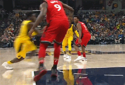  奥拉迪波击地妙传助攻特纳轻松取分