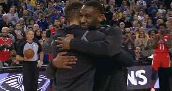 库里给克拉克发戒指