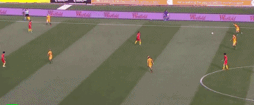 第58分钟，范艾格蒙特中场右路任意球传入禁区，克尔头球吊射破门，澳大利亚4-1领先。