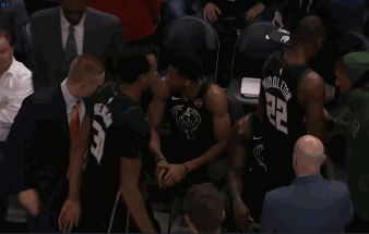 “字母哥”怒向球队助教