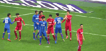 秦升踩踏维特塞尔