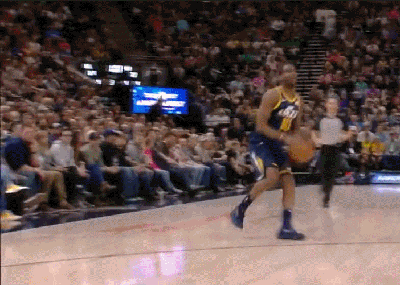 米切尔与湖人一战曾上演惊天平筐补扣