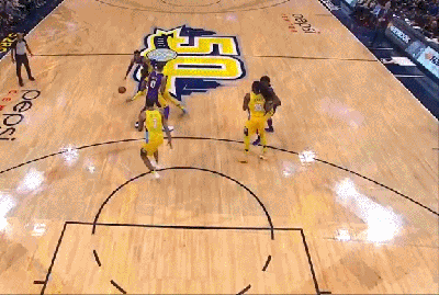 克拉克森直通内线双手飞扣