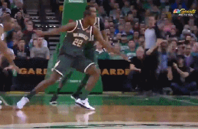 字母哥大鹏展翅,快攻反击战斧劈扣