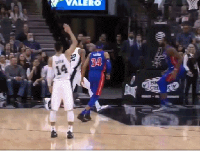 盖伊沿底线突破滑翔劈扣