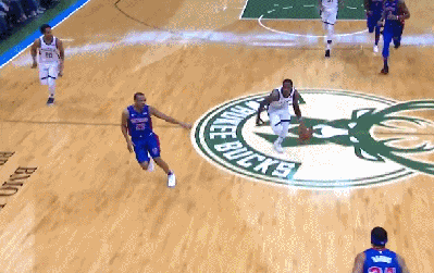 “字母哥”神兵天降双手补扣