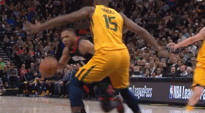 戈登强突篮下遭费沃斯排球大帽