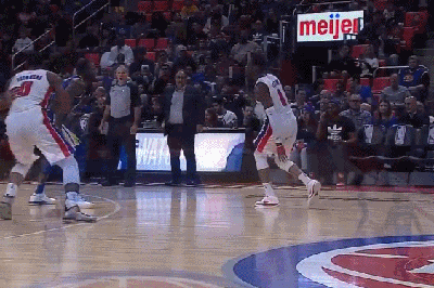 雷吉面对格林干拔命中读秒三分