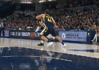 詹姆斯自投自抢强势碾压