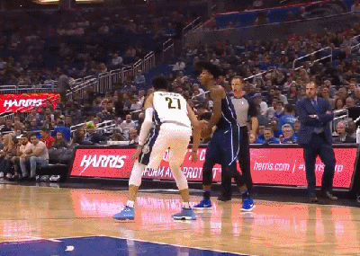 乔纳森-西蒙斯接佩顿助攻飘逸后仰