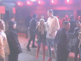 金发红袜少女主动投怀送抱