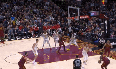 扣篮从不缺席!詹姆斯切入篮下霸气单手劈扣