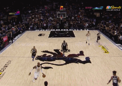 詹姆斯“陀螺转”过人打板上篮