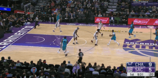 昆西埃比为对手沃克送上致命挡拆