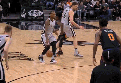 伦纳德个人闯关换手上篮得手