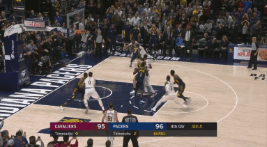 詹姆斯从底线突破