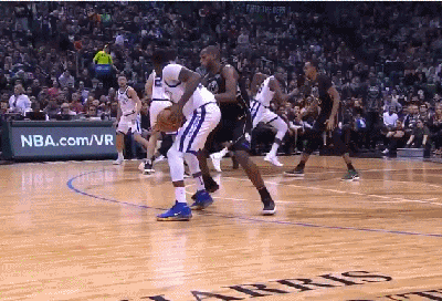 格林灵巧转身甩开米德尔顿空中躲闪单臂虐筐