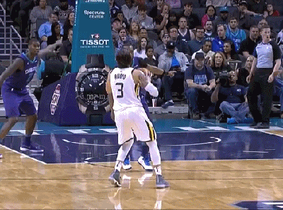 米切尔一飞冲天空接暴扣