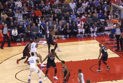 勇士替补席瞬间疯狂（左上角）