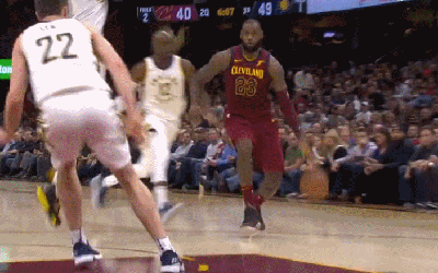 斯蒂芬森曾在本赛季与骑士的比赛中侵犯詹姆斯