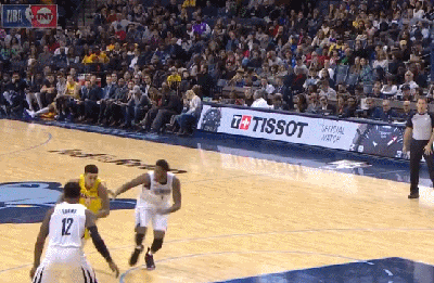 德永塔-戴维斯排球大帽库兹玛