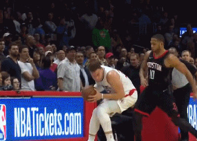 格里芬的一次救球狠狠砸向圆脸登