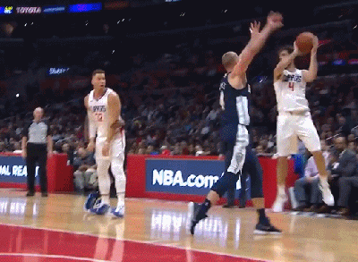 格里芬虚晃一枪上演暴扣