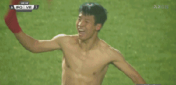 越南球员庆祝进球