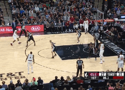 詹皇命中首节准压哨中投成功达成3万分壮举