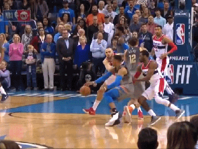 威少连线亚当斯空接暴扣