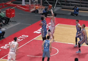 翟小川受伤一幕