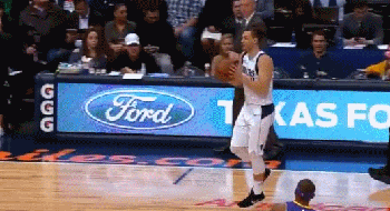 老司机起飞贡献双手炸裂暴扣!