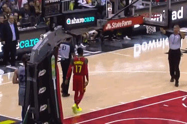 格里芬球砸施罗德一幕