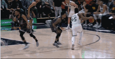 米切尔+英格尔斯连续三分扳平比分