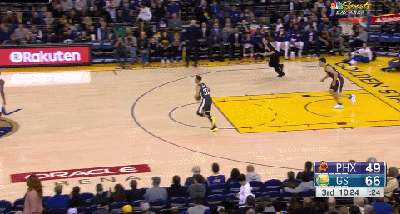 库里长传KD，双手虐筐