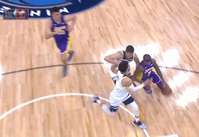 小IT放篮不中，祖巴茨积极补扣