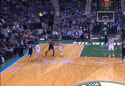 阿德托昆博（雄鹿）