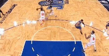 武切维奇顺下接球挂框暴扣!