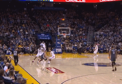 库里晃开防守命中首节超远压哨三分