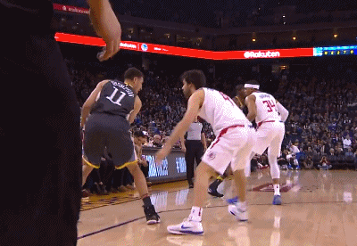 凭借这记三分，汤普森个人生涯得分达到10000分