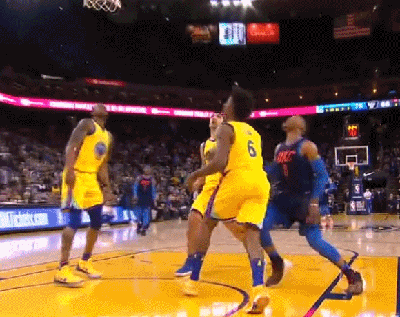 争议瞬间：看扎扎是不是故意的